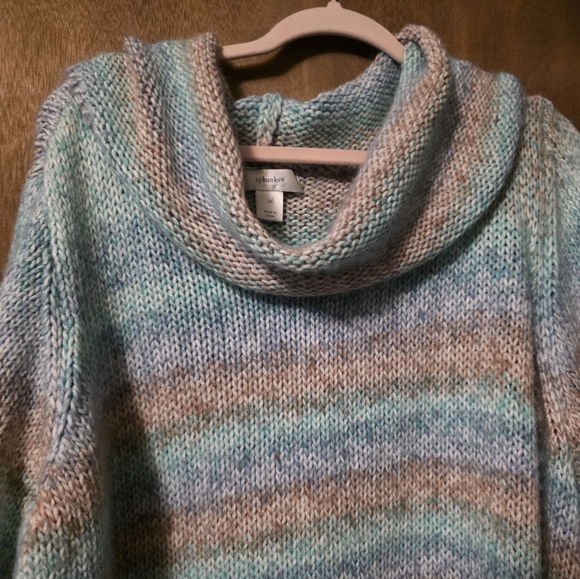 Cozy Multicolor Striped Women's Sweater - Picture 6 of 7